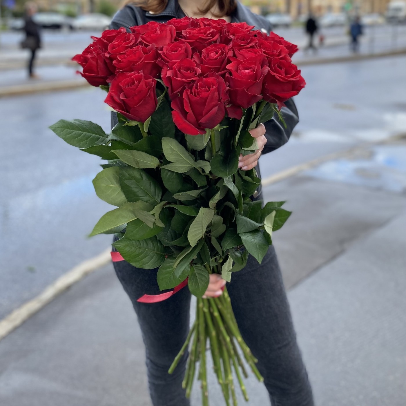 25 красных роз Эквадор 70 см